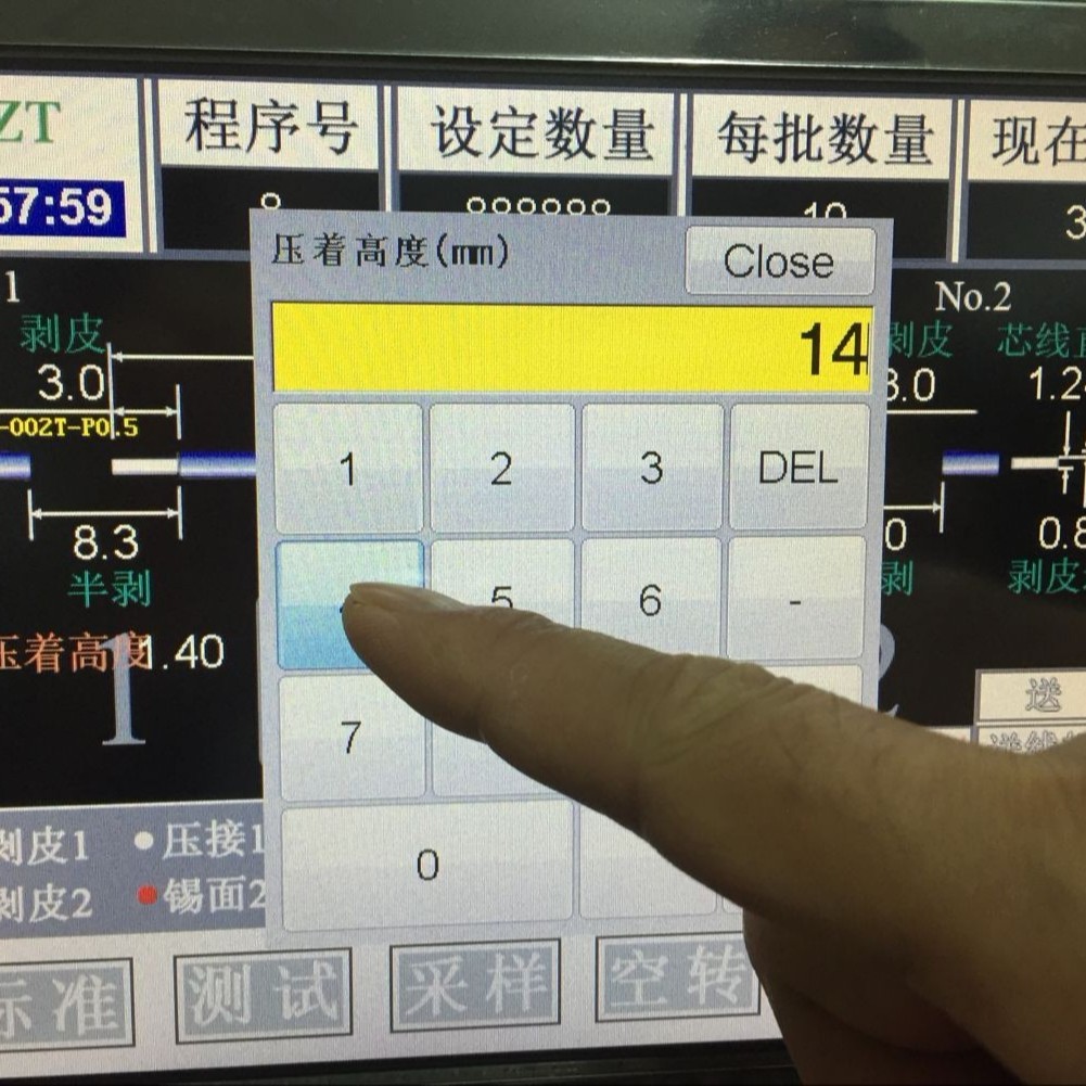 打端焊錫機，屏幕數(shù)字設(shè)定壓接高度